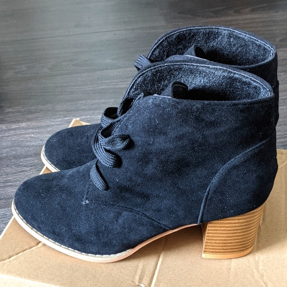 Black Boots - Picture 3 of 3